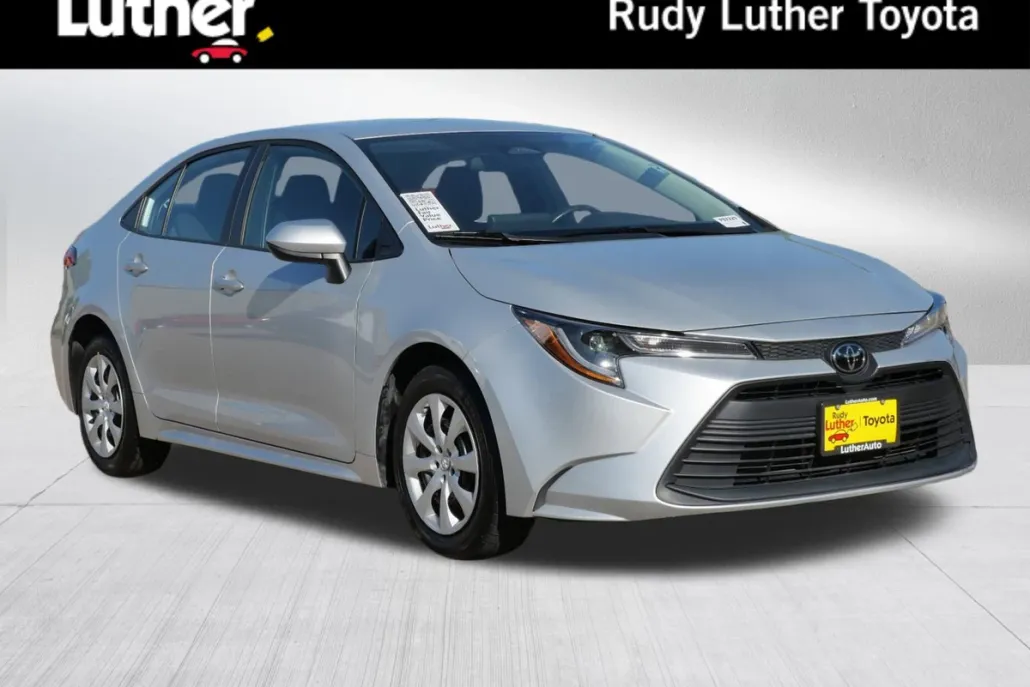 2024 Toyota Corolla LE photo 1