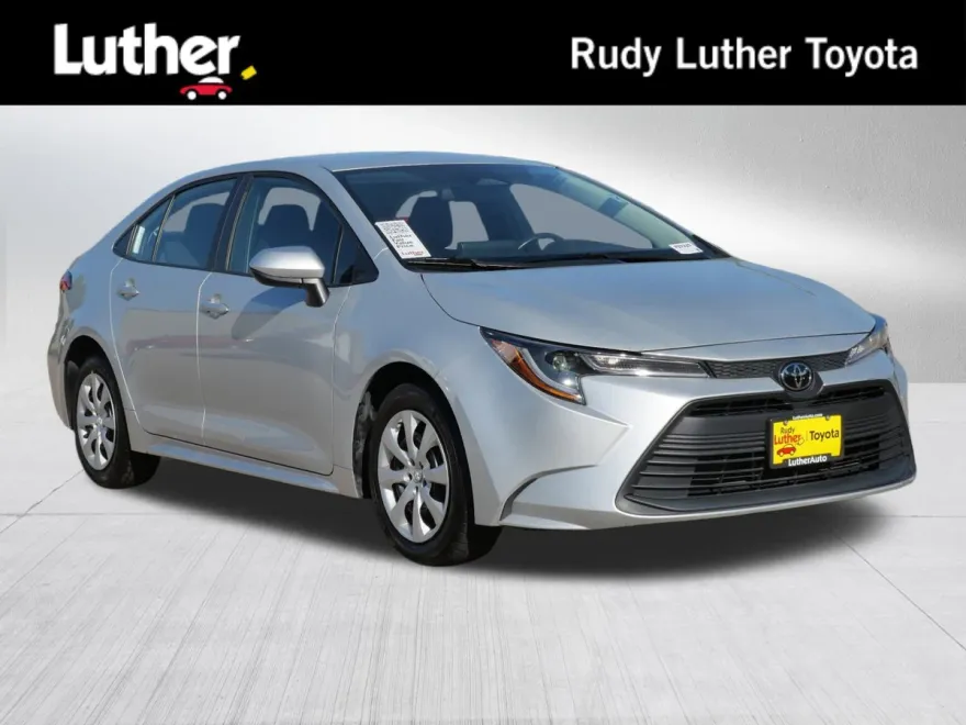 2024 Toyota Corolla LE photo 1