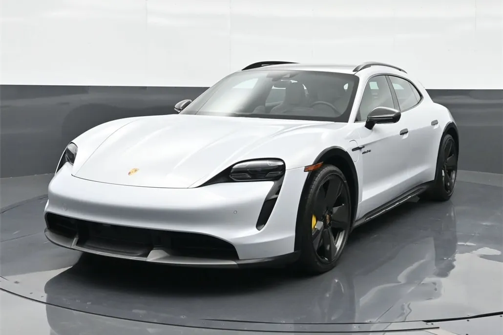 2022 Porsche Taycan Cross Turismo Turbo photo 1