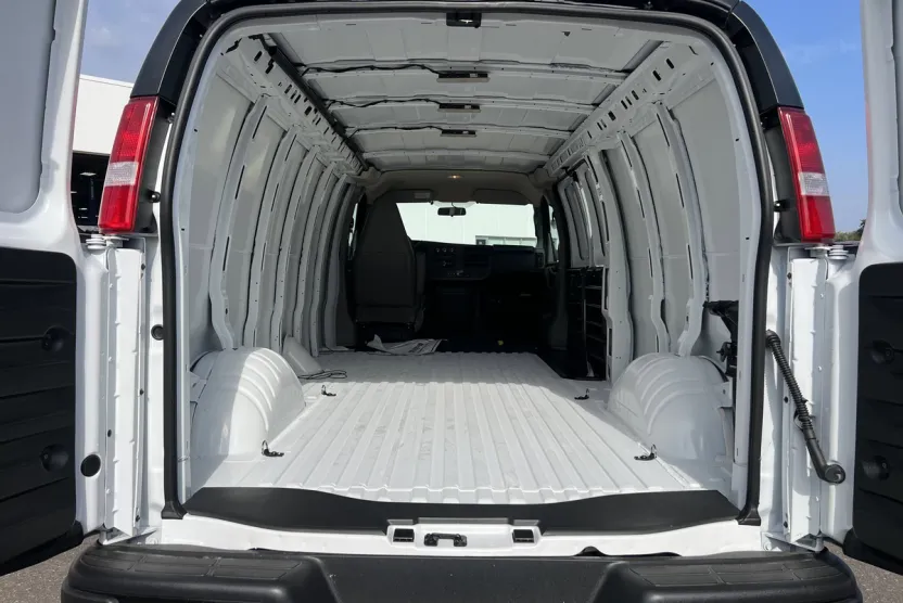 2025 Chevrolet Express Cargo 3500 photo 1