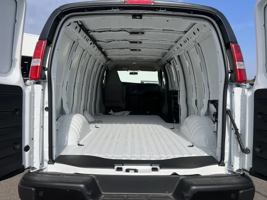 2025 Chevrolet Express Cargo 3500 photo 1