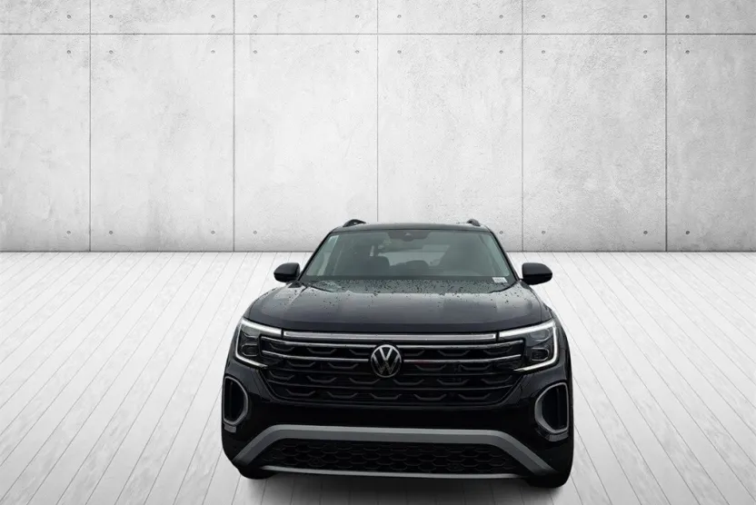 2025 Volkswagen Atlas SE Technology Peak Edition photo 1