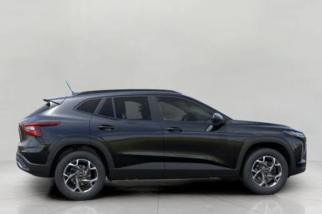 2025 Chevrolet Trax LT photo 1
