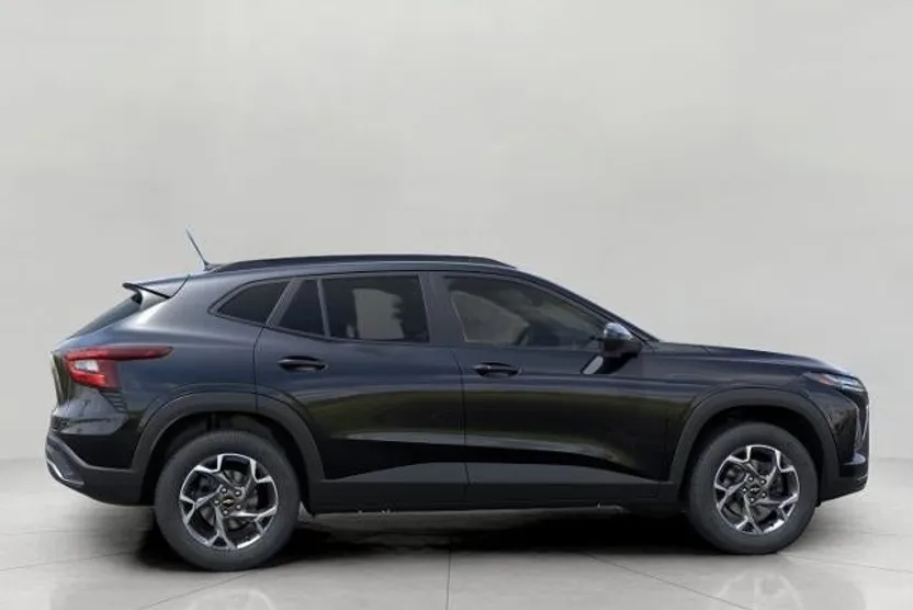 2025 Chevrolet Trax LT photo 1