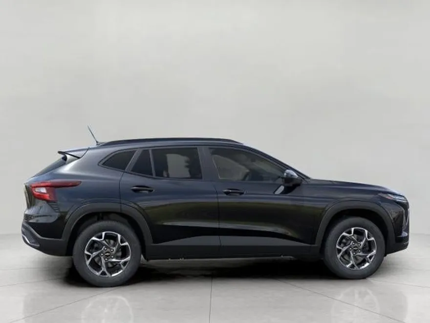 2025 Chevrolet Trax LT photo 1