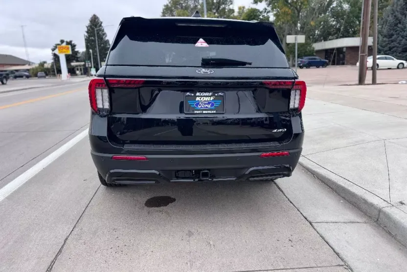 2025 Ford Explorer ST-Line photo 1
