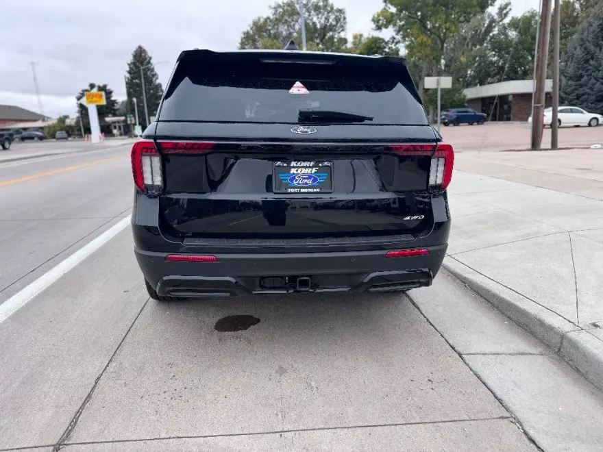 2025 Ford Explorer ST-Line photo 1