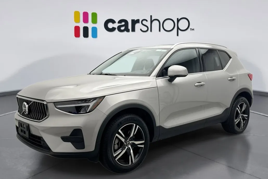 2025 Volvo XC40 Core photo 1
