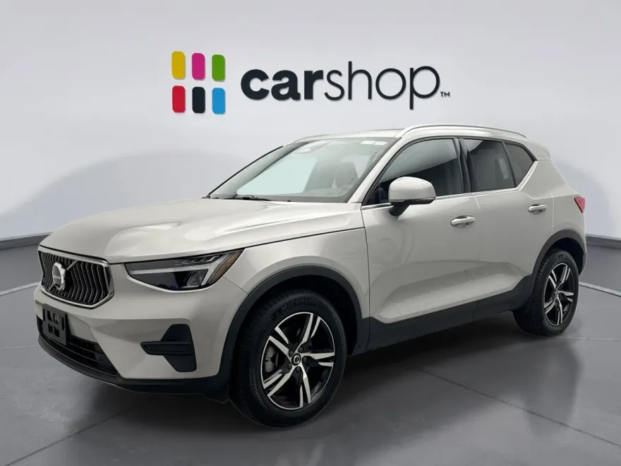2025 Volvo XC40 Core photo 1