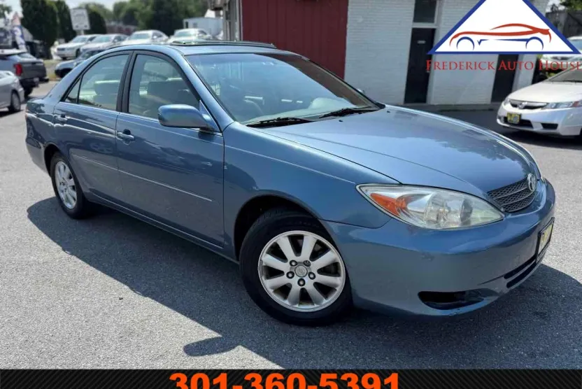 2002 Toyota Camry XLE photo 1