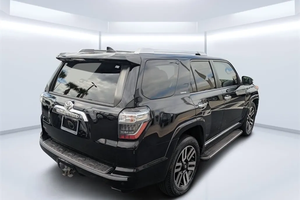 2016 Toyota 4Runner Limited photo 1