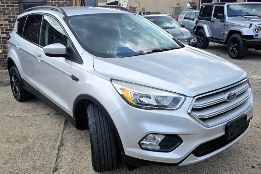 2018 Ford Escape SE photo 1