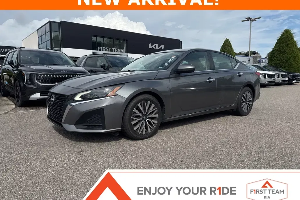 2023 Nissan Altima SV photo 1