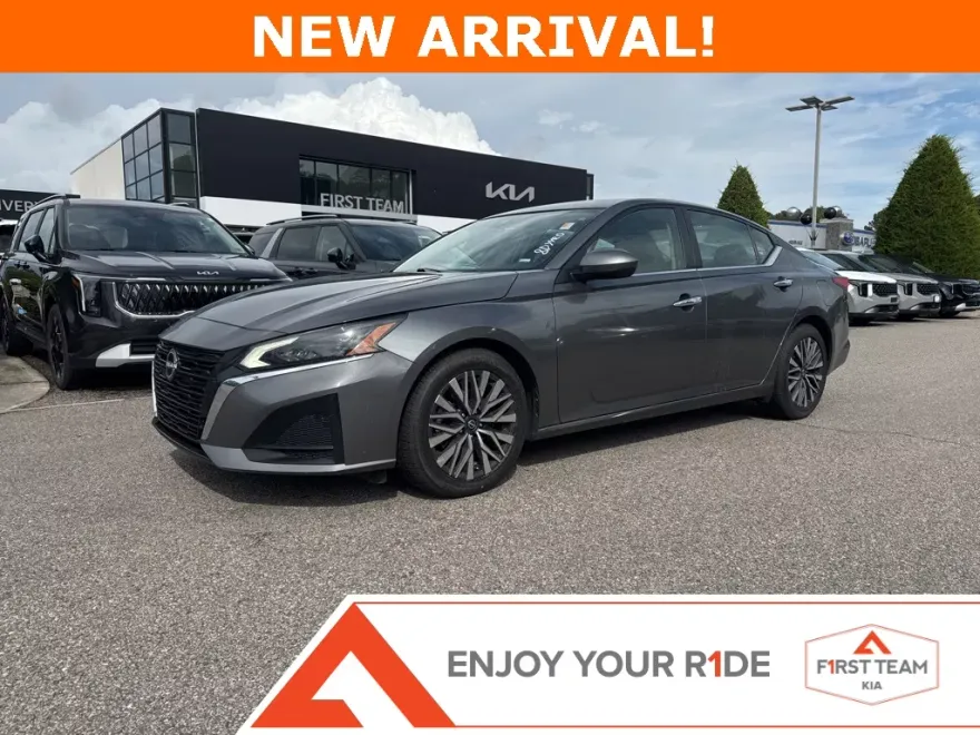 2023 Nissan Altima SV photo 1