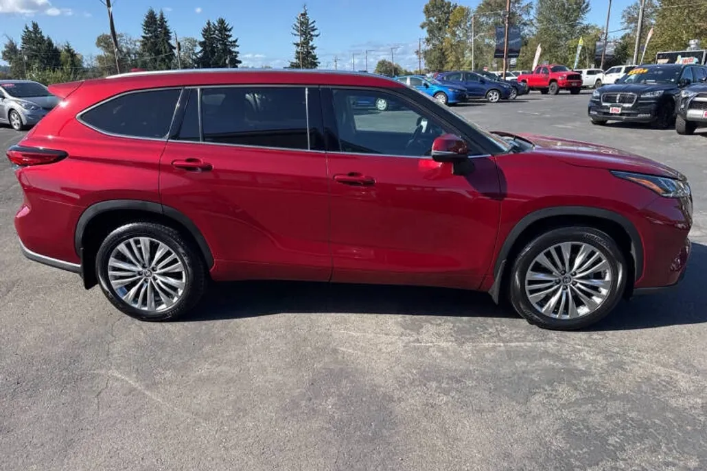 2022 Toyota Highlander Platinum photo 1
