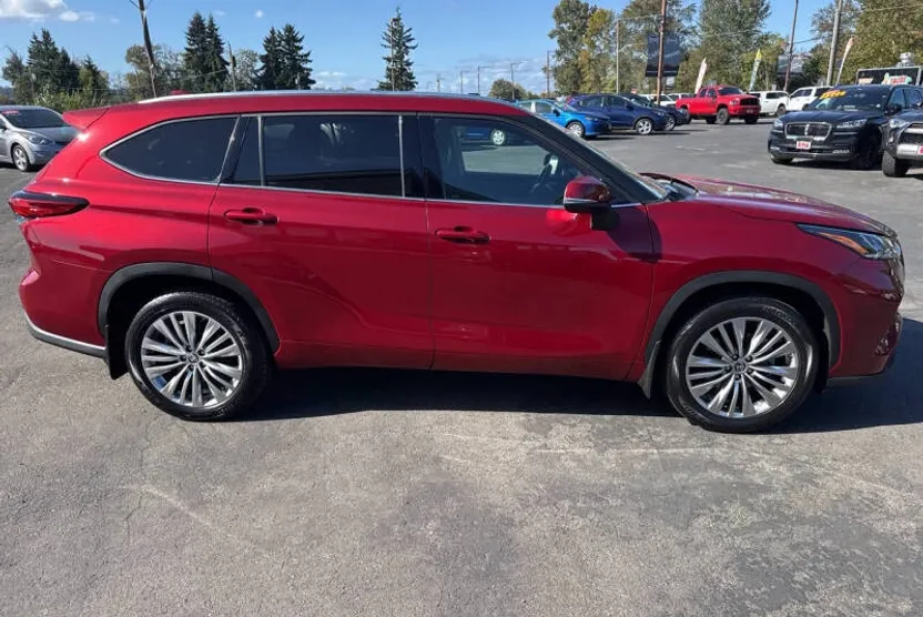2022 Toyota Highlander Platinum photo 1
