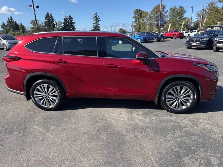 2022 Toyota Highlander Platinum photo 1