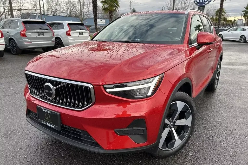 2025 Volvo XC40 Core photo 1