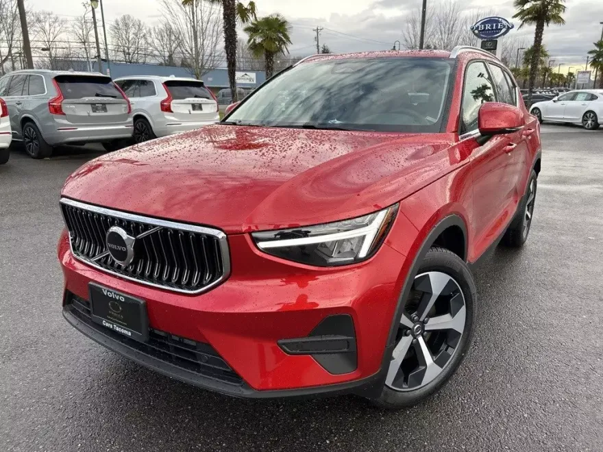 2025 Volvo XC40 Core photo 1
