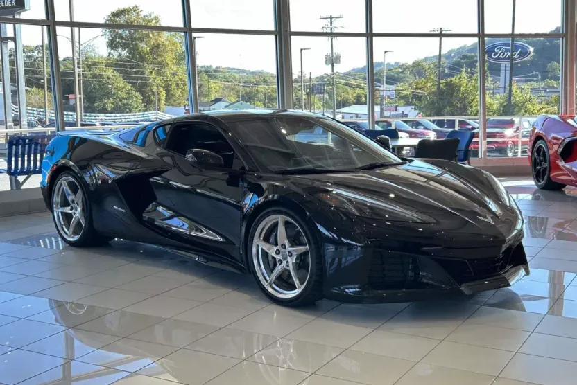 2024 Chevrolet Corvette E-Ray 2LZ photo 1