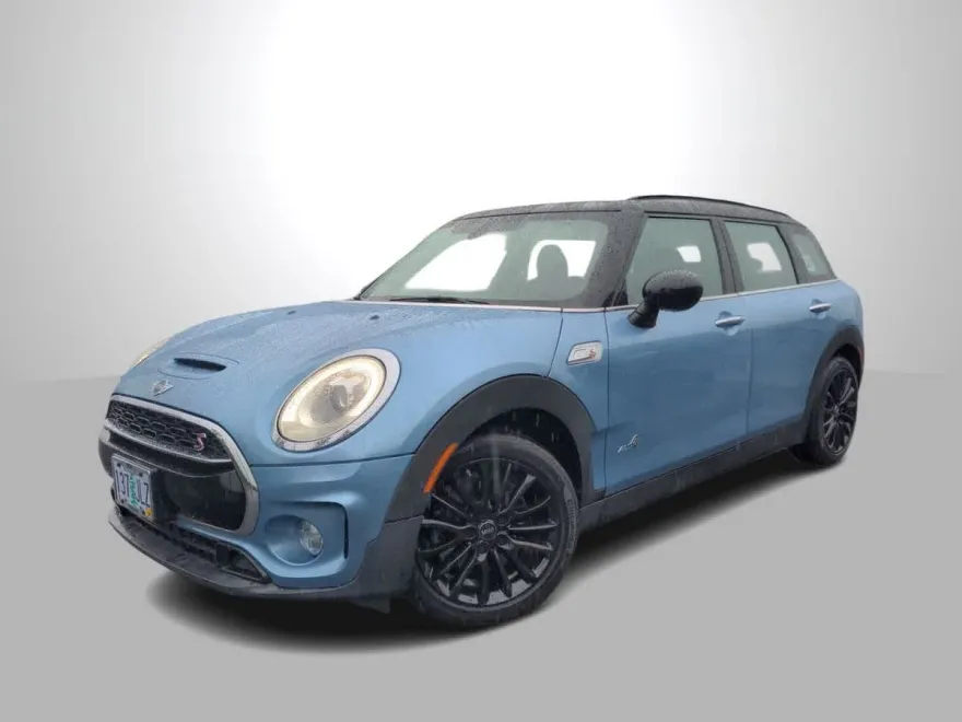 2017 Mini Clubman Base S ALL4 photo 1