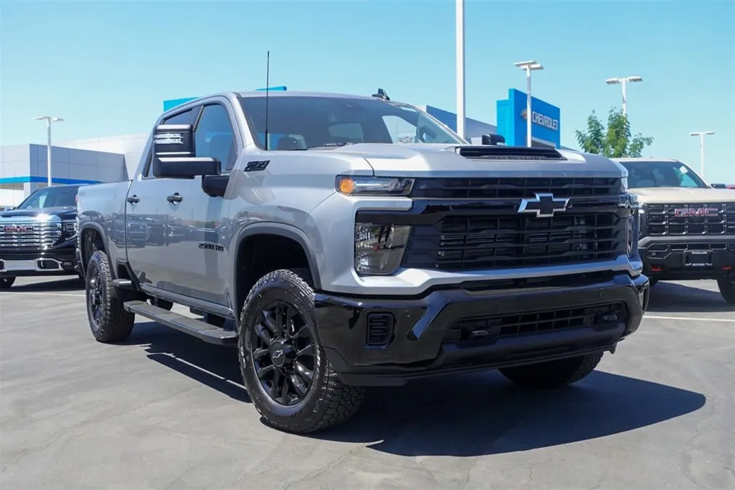 2025 Chevrolet Silverado 2500HD Custom photo 1