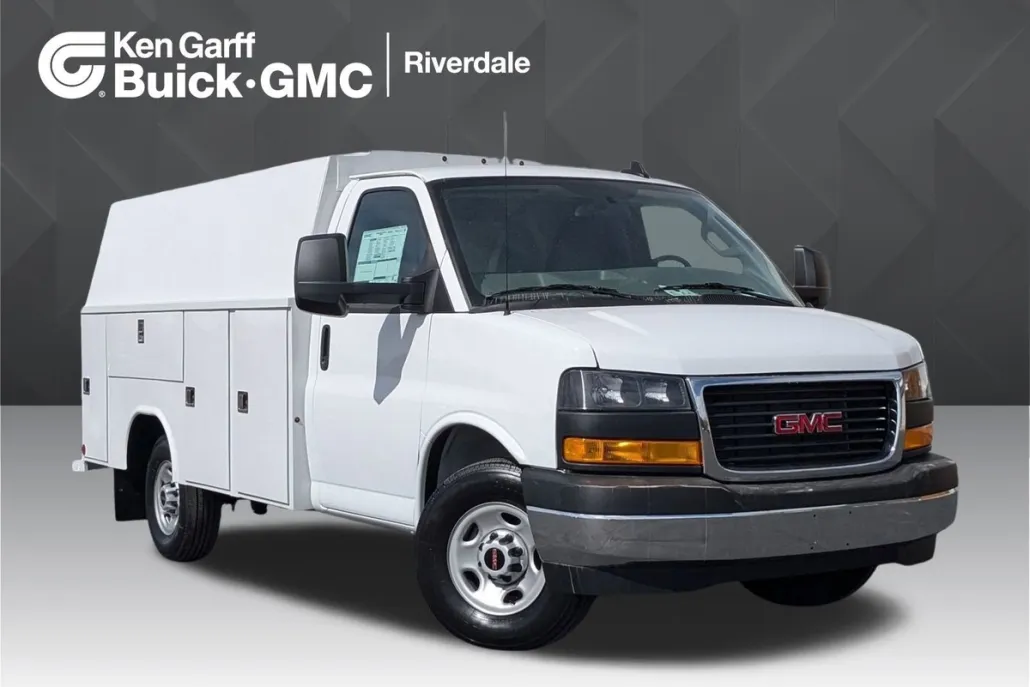 2025 Gmc Savana Cutaway 3500 photo 1
