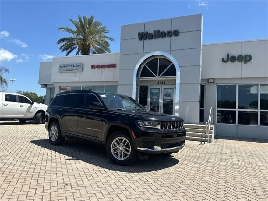 2025 Jeep Grand Cherokee Laredo photo 1