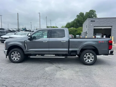 2025 Ford F-250 Lariat photo 4