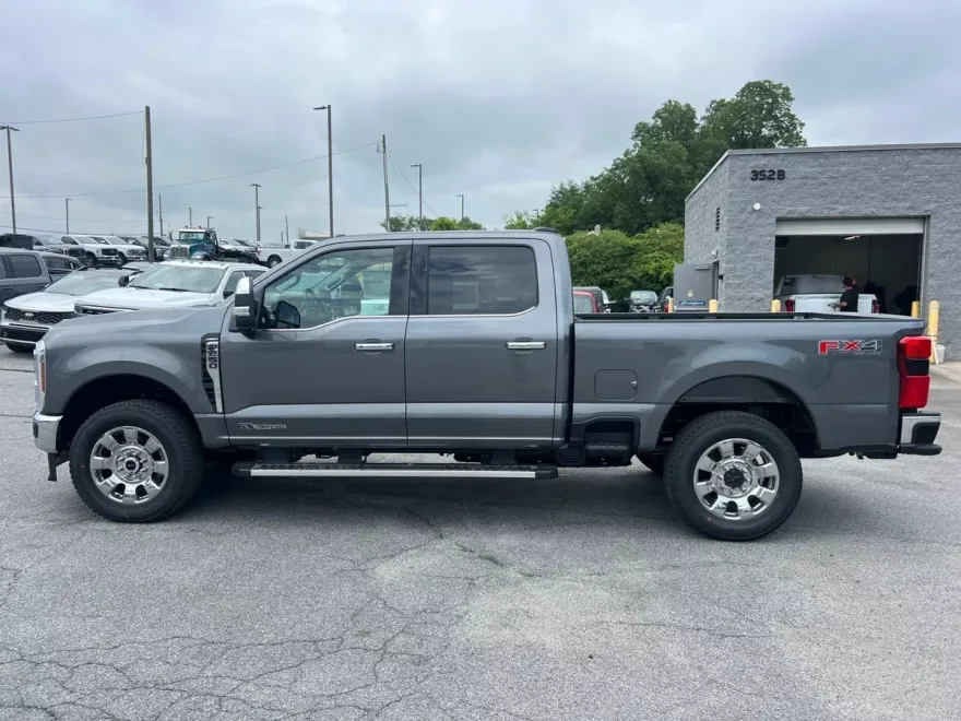 2025 Ford F-250 Lariat photo 4
