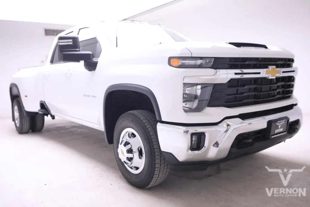 2026 Chevrolet Silverado 3500HD LT photo 1