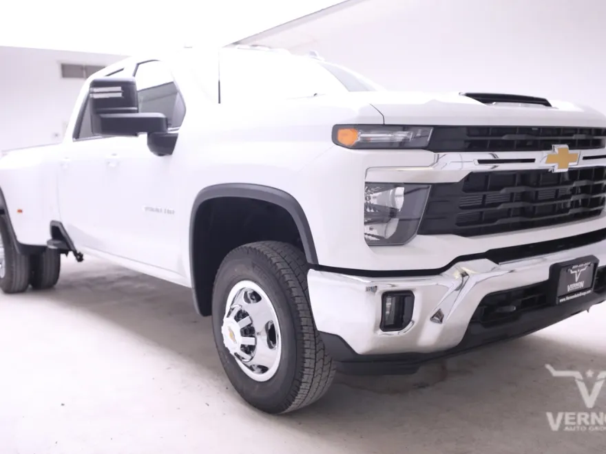 2026 Chevrolet Silverado 3500HD LT photo 1