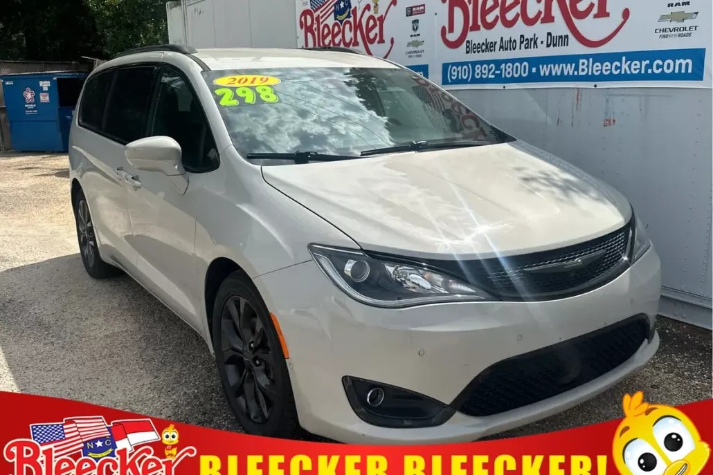 2019 Chrysler Pacifica Touring Plus photo 1
