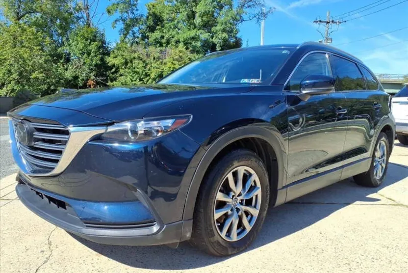 2018 Mazda CX-9 Touring photo 1