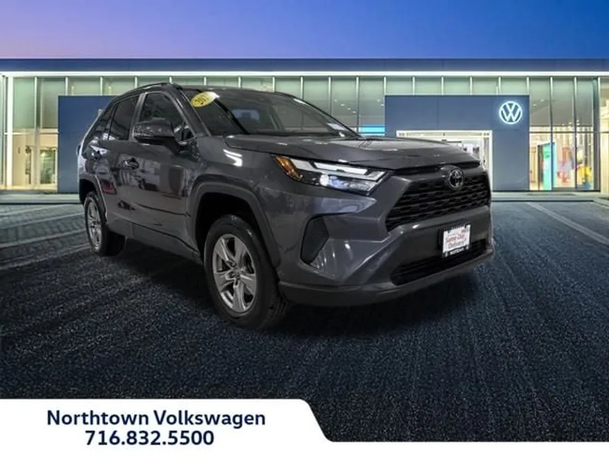2023 Toyota RAV4 XLE photo 1