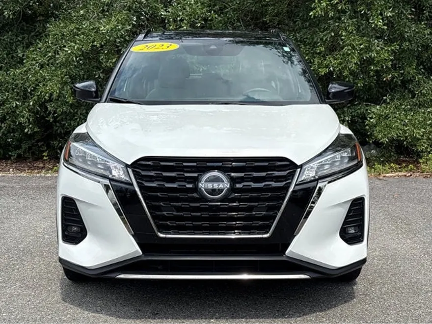 2023 Nissan Kicks SR photo 1
