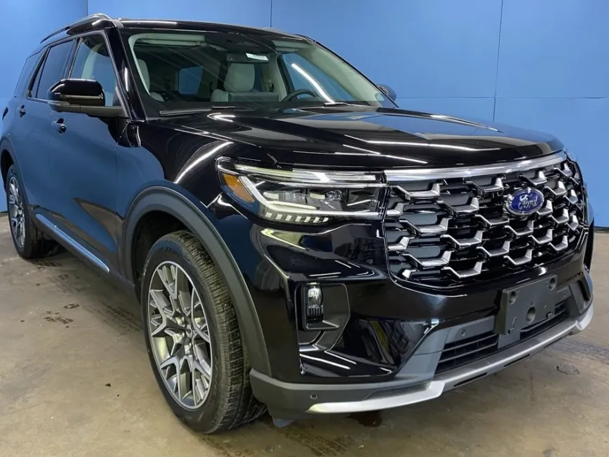 2025 Ford Explorer Platinum photo 1