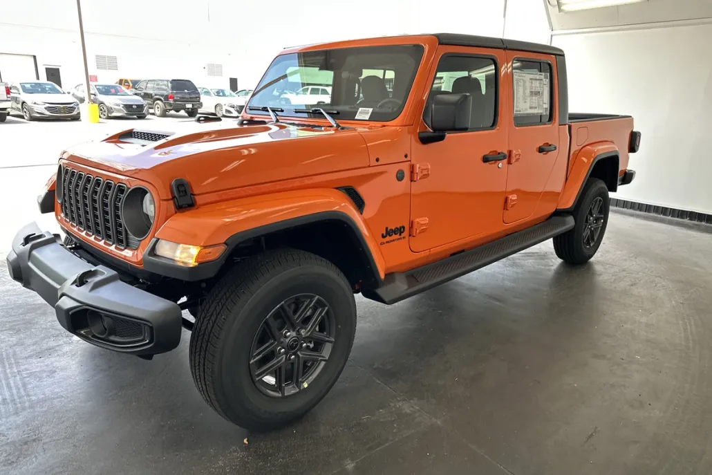2025 Jeep Gladiator Sport S photo 1