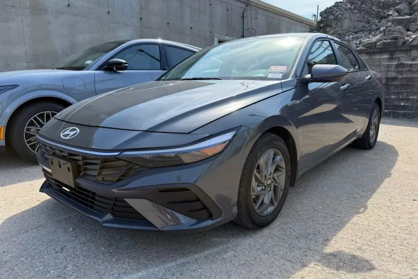 2024 Hyundai Elantra SEL photo 1
