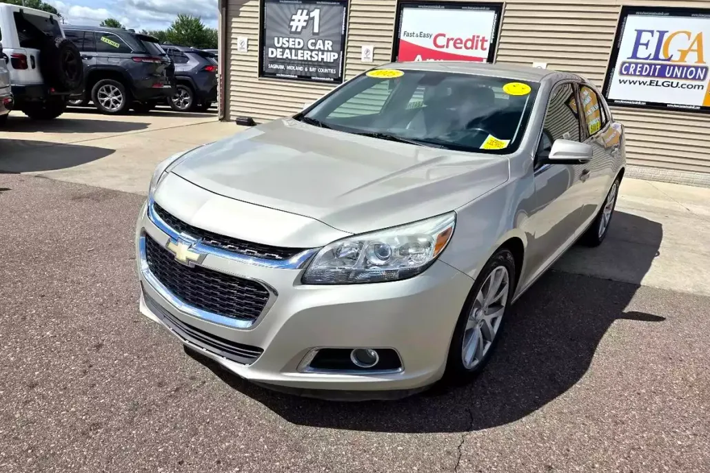 2015 Chevrolet Malibu 2LT photo 1