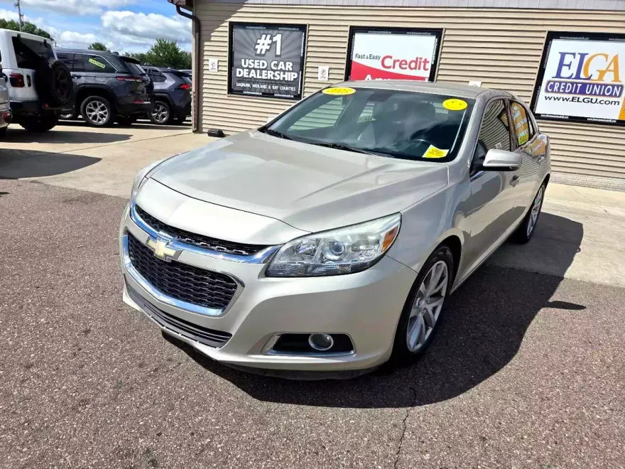 2015 Chevrolet Malibu 2LT photo 1