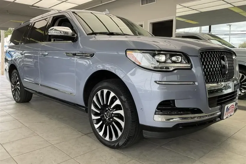 2022 Lincoln Navigator Black Label photo 1