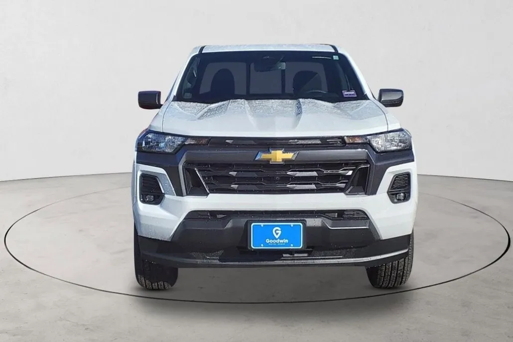 2024 Chevrolet Colorado LT photo 1