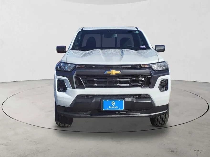 2024 Chevrolet Colorado LT photo 1
