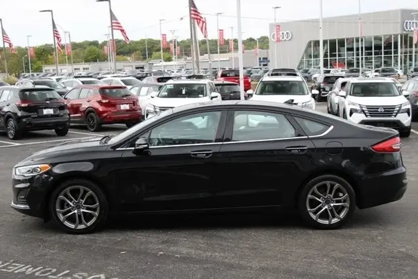 2020 Ford Fusion SEL photo 1