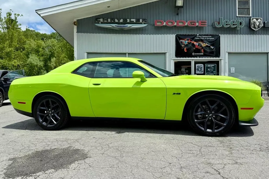 2023 Dodge Challenger R/T photo 1