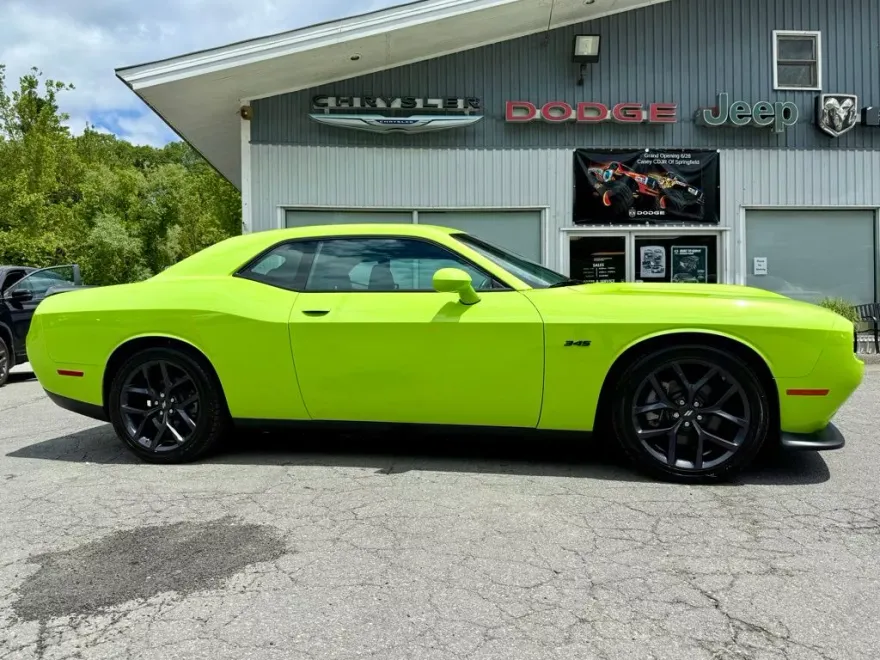 2023 Dodge Challenger R/T photo 1