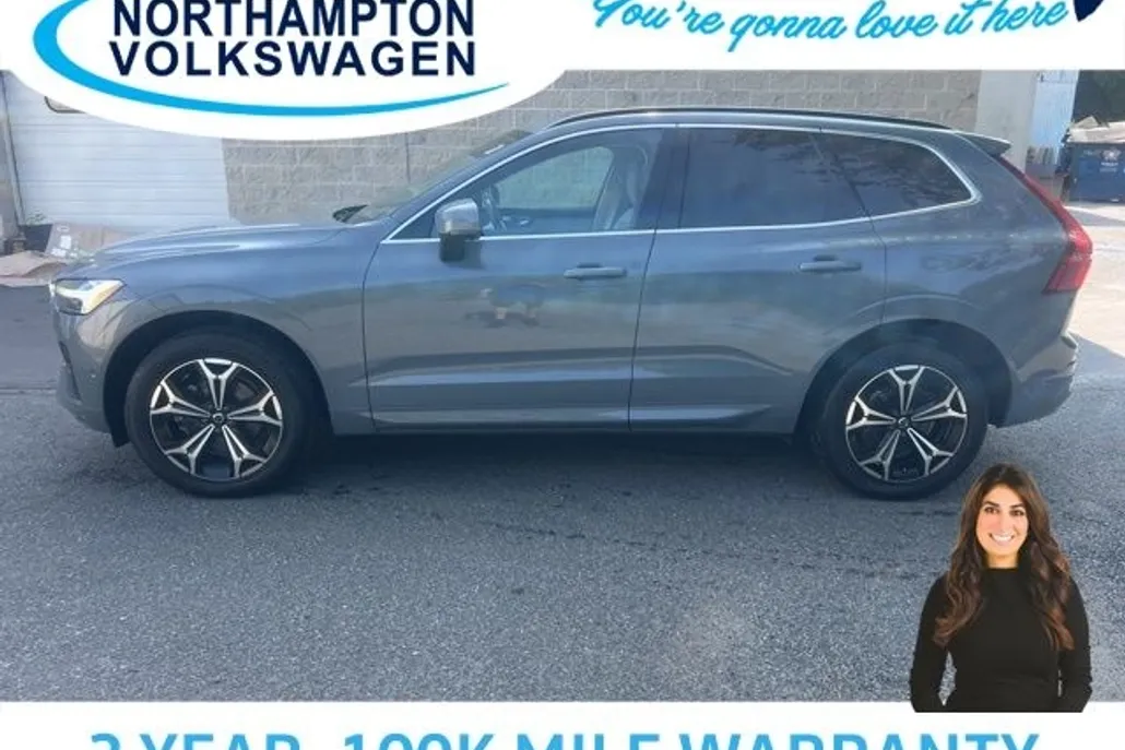 2022 Volvo XC60 B5 Momentum photo 1