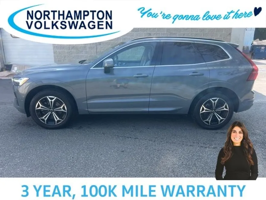 2022 Volvo XC60 B5 Momentum photo 1