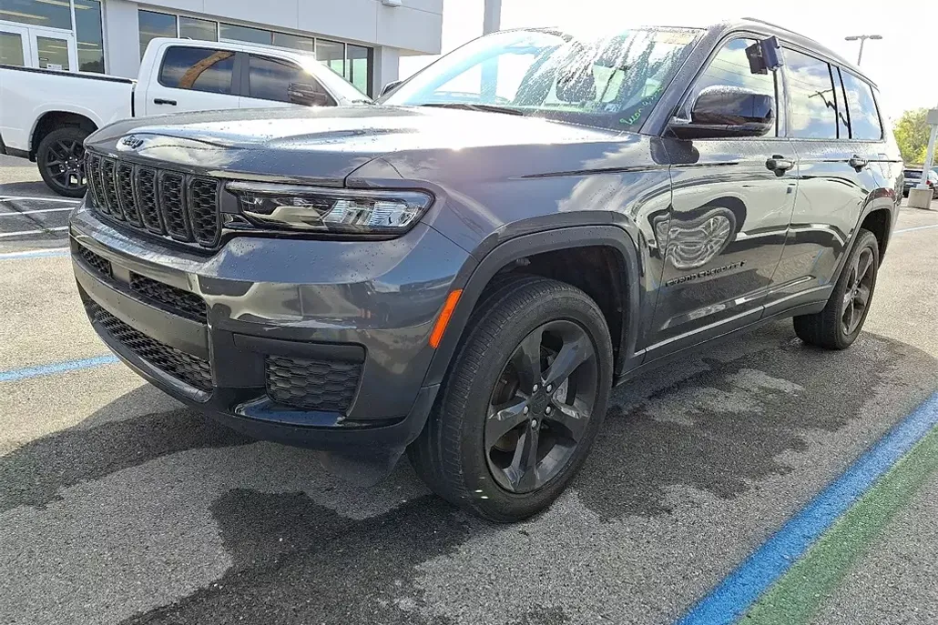 2022 Jeep Grand Cherokee Altitude photo 1